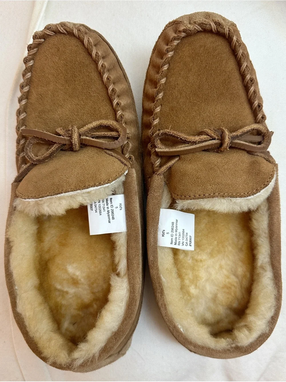 LL BEAN Wicked Good Slippers - Kids Kid’s Size 5- Shearling Sheepskin L.L.Bean